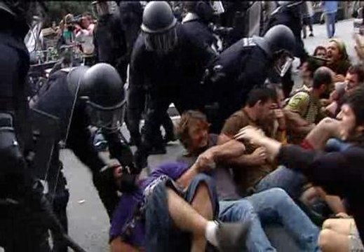 Un activista denuncia al consejero de Interior de la Generalitat por las cargas policiales del 27 de mayo