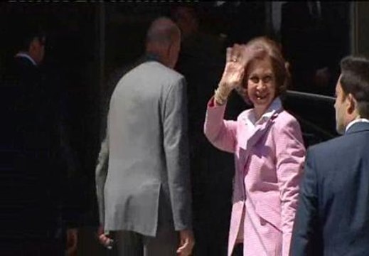 La Reina y los Príncipes visitan al Rey tras la operación