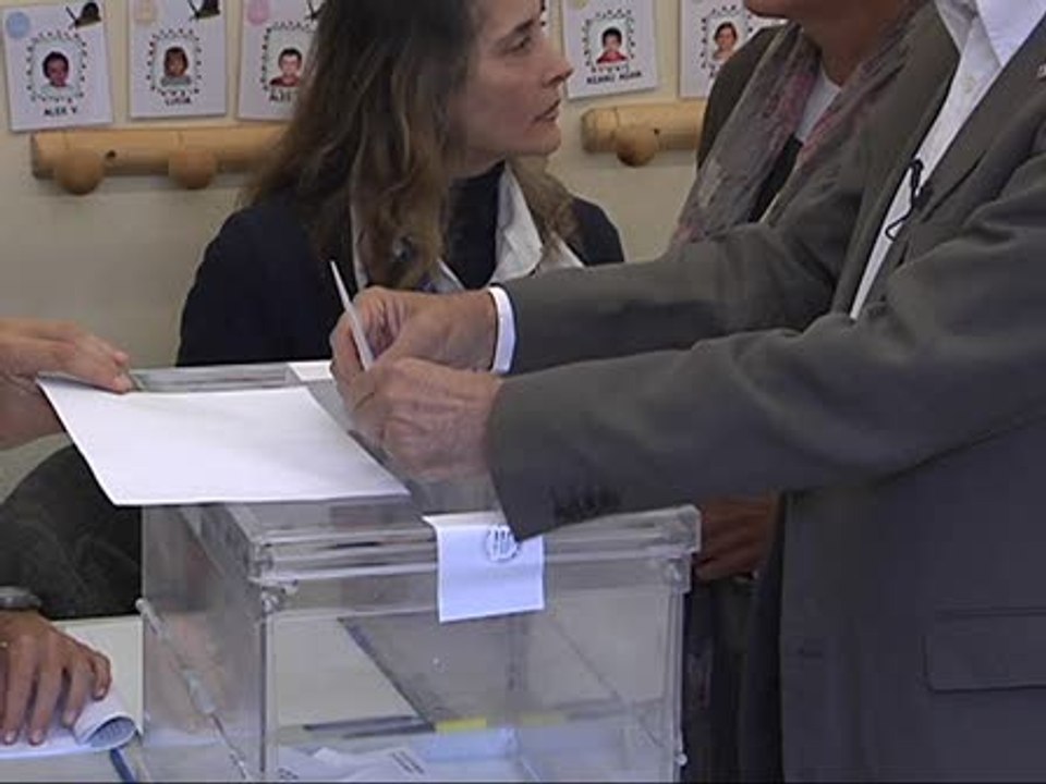 Xavier Trias (CIU) ejerce su derecho al voto