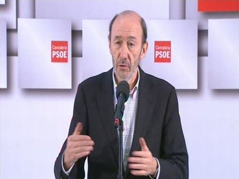 Rubalcaba acusa a Rajoy de podar el Estado de Bienestar