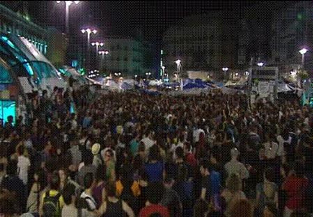Los 'indignados' no se van de la puerta del Sol