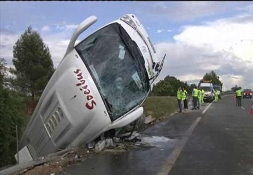 Un autobús de pasajeros ha volcado en Córdoba