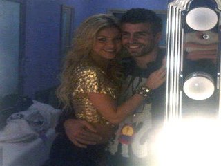 Piqué disfruta de Shakira en el camerino