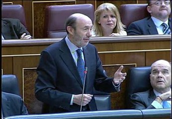 Rubalcaba a Gil Lázaro: "Me recuerda a Bartolo y la flauta con el agujero solo"