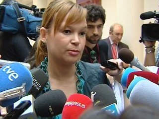 Pajín opina que "conviene hablar menos fuera" del partido