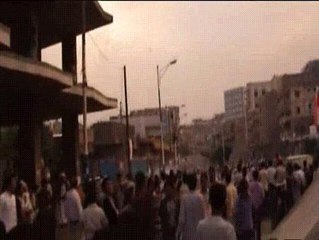 Video herunterladen: Gases lacrimógenos de la policía en Yemen