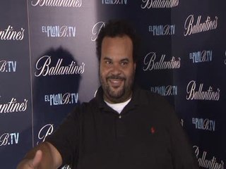 Carlos Jean reúne a sus amigos para celebrar su éxito con el Plan B