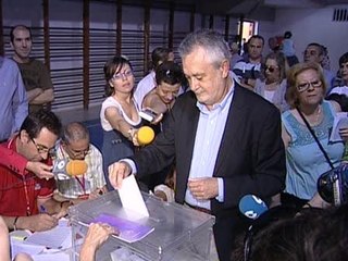 Griñán: "No ejercer el derecho al voto significa que otros te organicen tu vida"