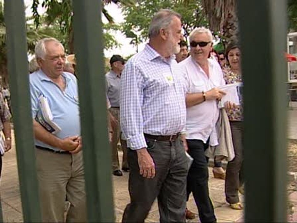 Lara lamenta que Zapatero sea "fuerte con débil y débil con fuerte y pase a la porra"