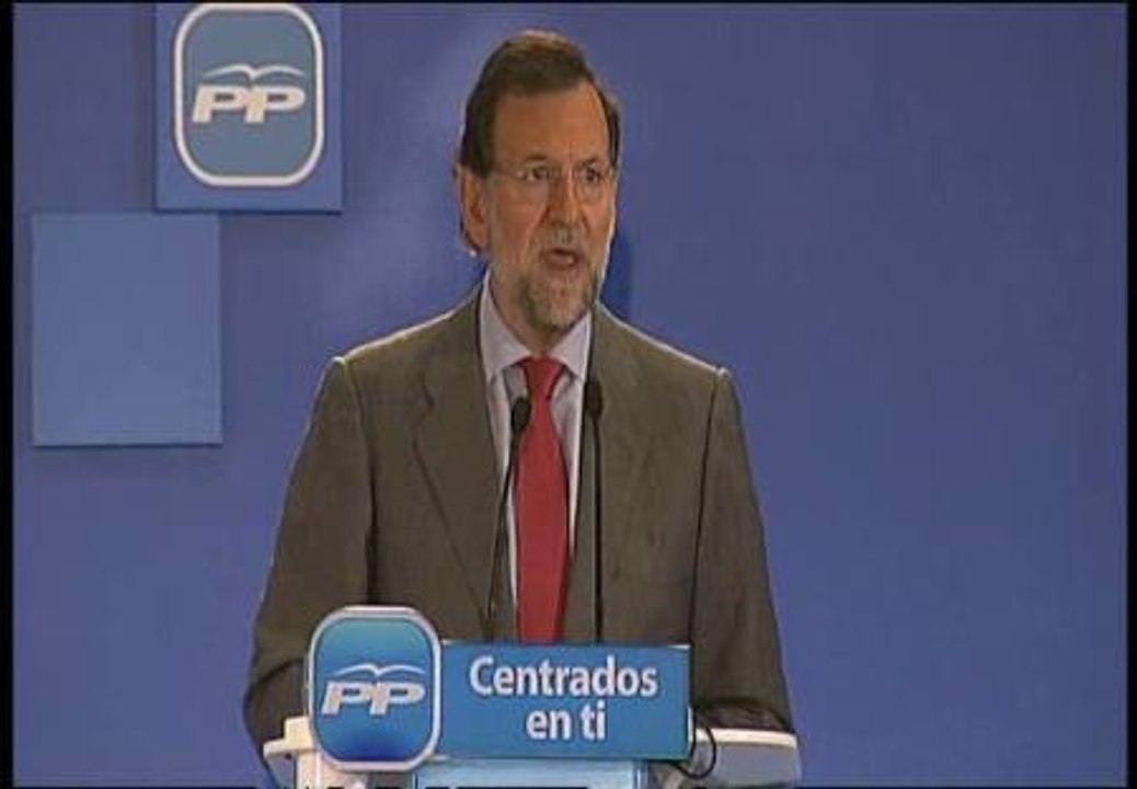 Rajoy: "El PSOE hace la campaña de los pepiños que florecen por doquier"