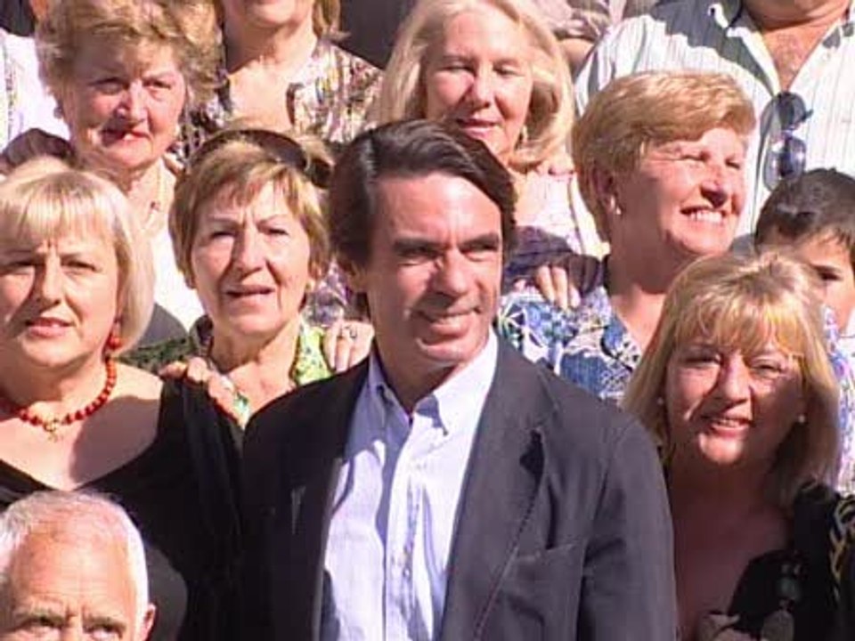 Aznar es recibido en Alfaro al grito de "presidente"