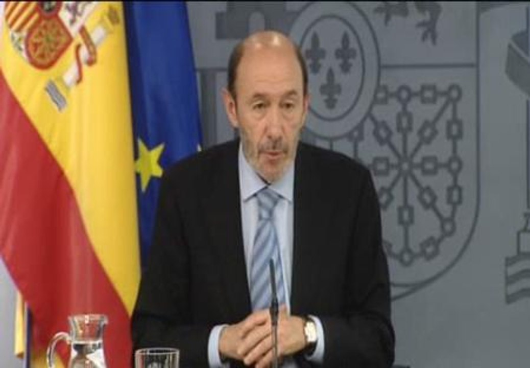 Rubalcaba: "El Gobierno acata y respeta la decisión sobre Bildu"