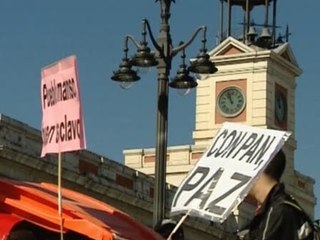 Acampan en la Puerta del Sol a modo de protesta