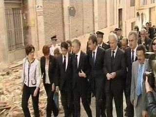 Zapatero visita los destrozos del terremoto