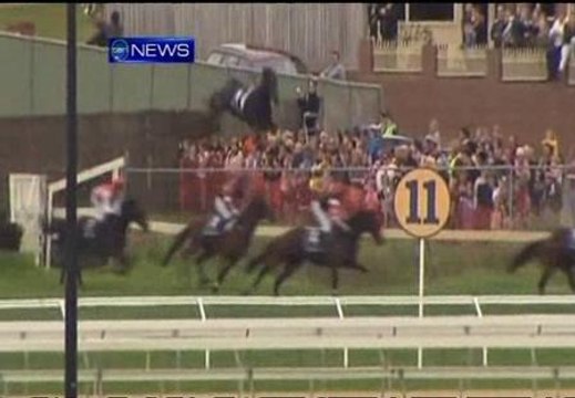 Gran susto en una carrera de caballos en Australia