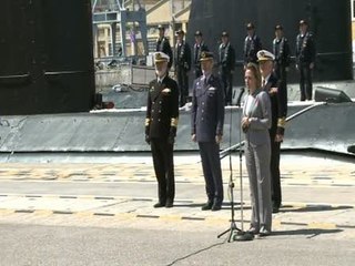 Chacón visita la base de submarinos en Cartagena