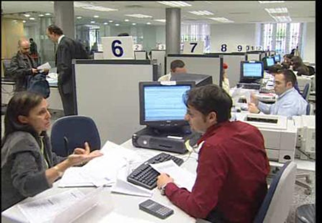 Abren las oficinas de Hacienda para presentar la declaración de la renta de 2010