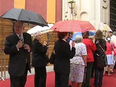 Sevillanos lamentan la Semana Santa de lluvia