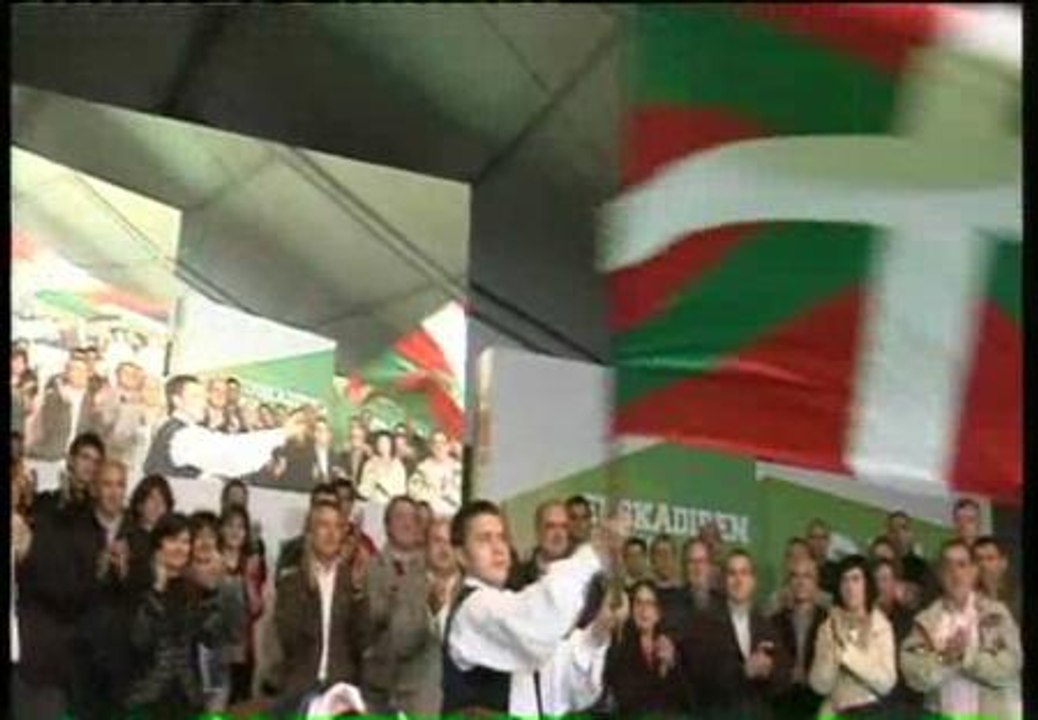 Bildu reivindica su legalidad en la celebración del Aberri Eguna en Gernika