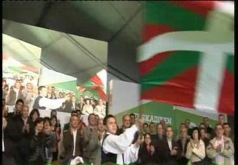 Bildu reivindica su legalidad en la celebración del Aberri Eguna en Gernika