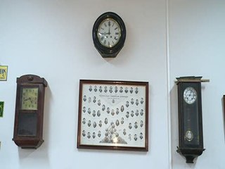 Reloj con innovador sistema de sincronización