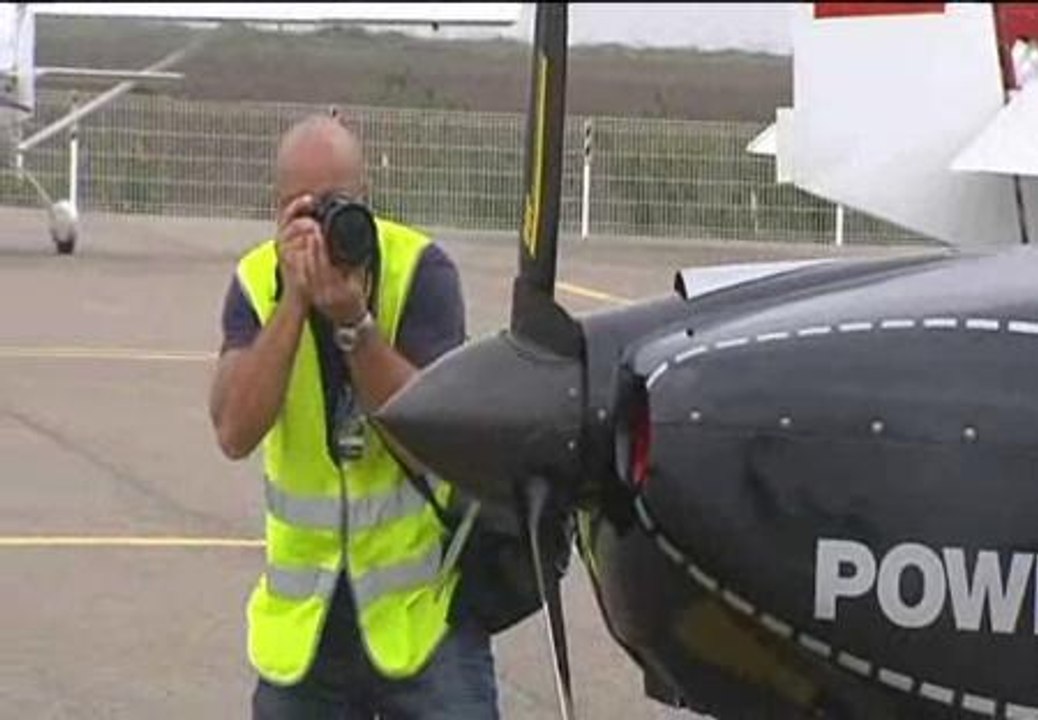 Los "spotters", fotógrafos de aviones, se encuentran en Sevilla