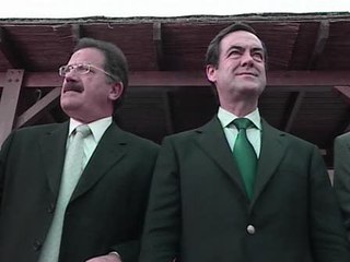 Bono: "En política hay personas que parecen difuntos"