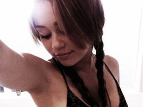 Miley Cyrus tiene nuevo tatuaje