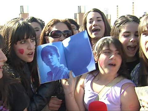 Largas colas para el concierto de Justin Bieber