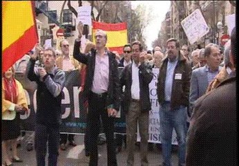 Un centenar de manifestantes piden la dimisión de Zapatero