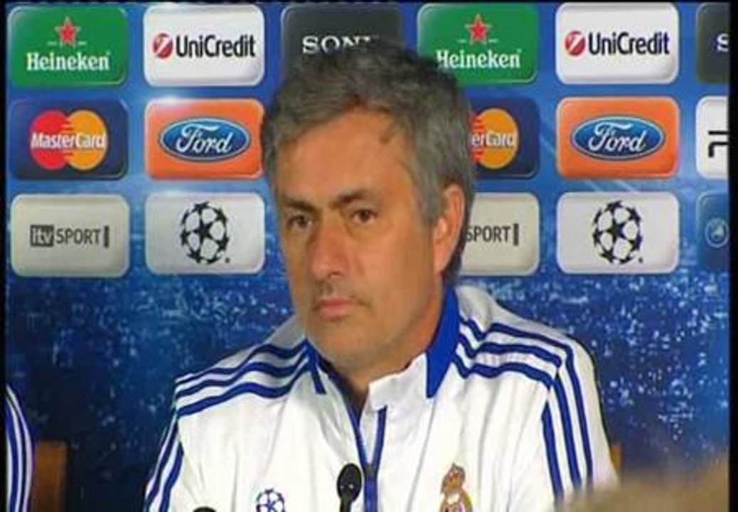 Mourinho: "No voy a cambiar jugadores porque tienen dos tarjetas"