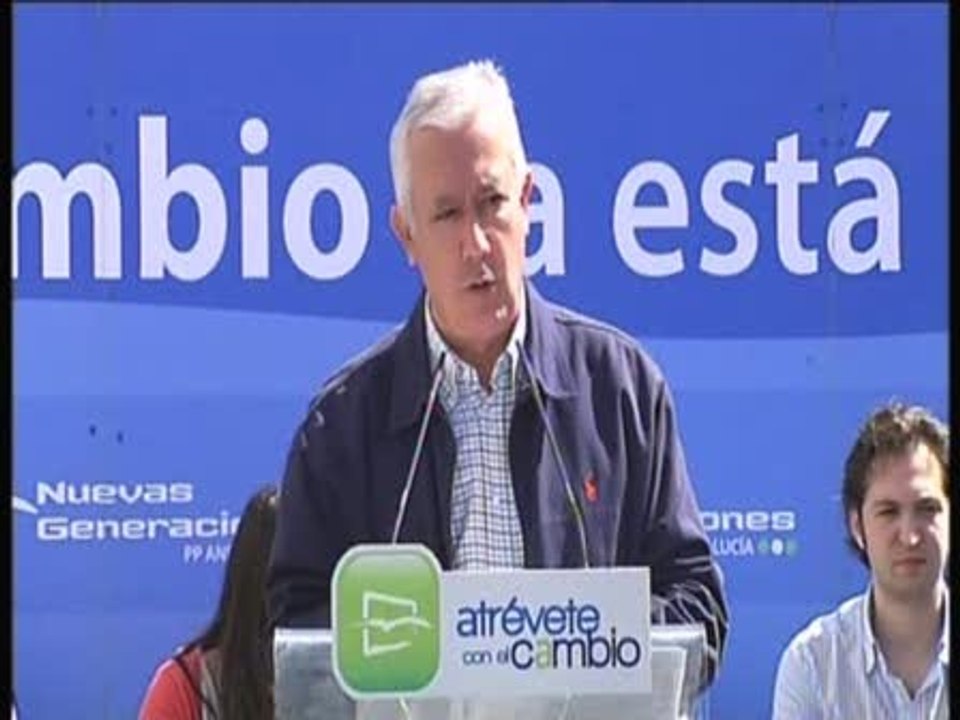 "A Griñán y a Chaves la crisis les importa un bledo"