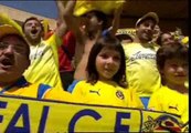 Los jugadores de Villarreal preparan el partido cantando y saltando con su afición