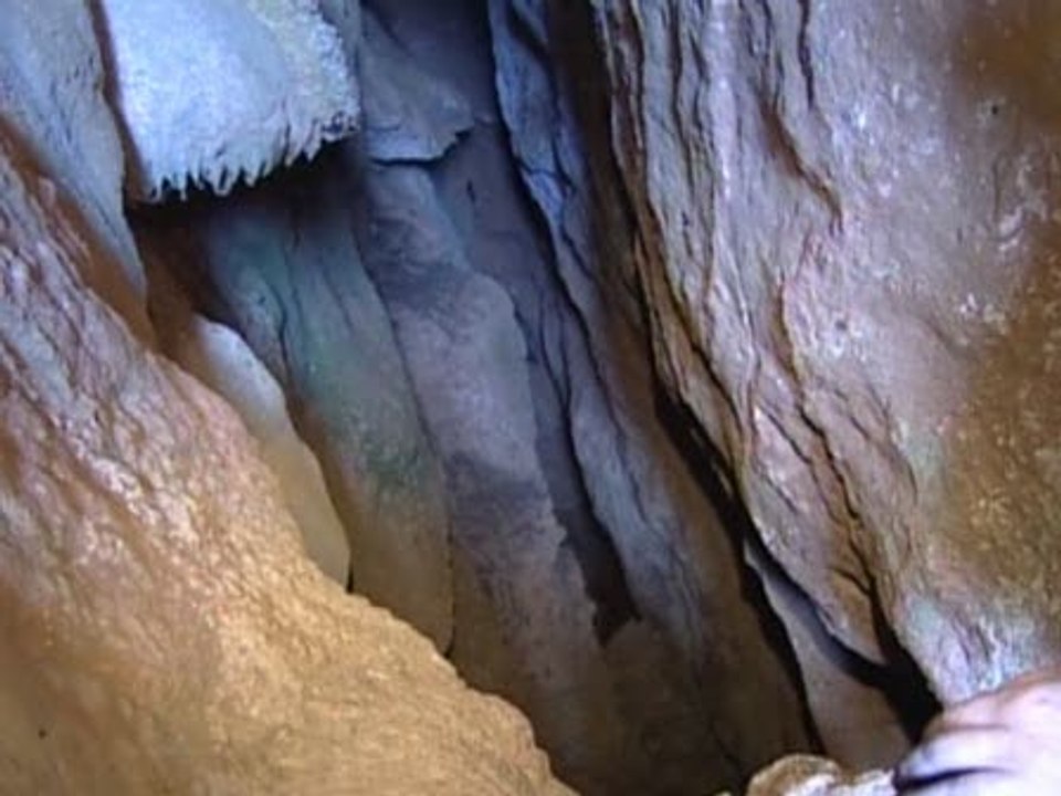 16 horas atrapado en el hueco de una cueva
