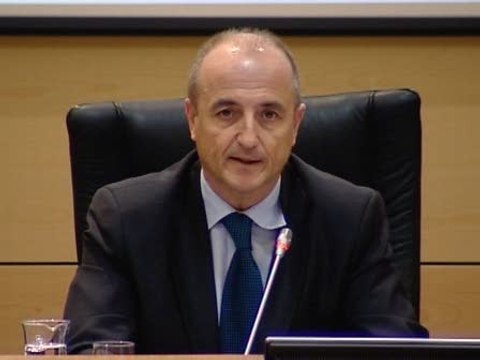 Gobierno concretará ayudas para coches eléctricos