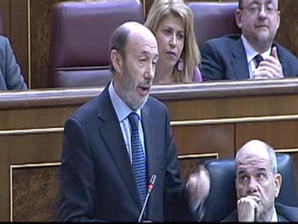 Rubalcaba: "Han traído la bazofia de ETA al Parlamento"