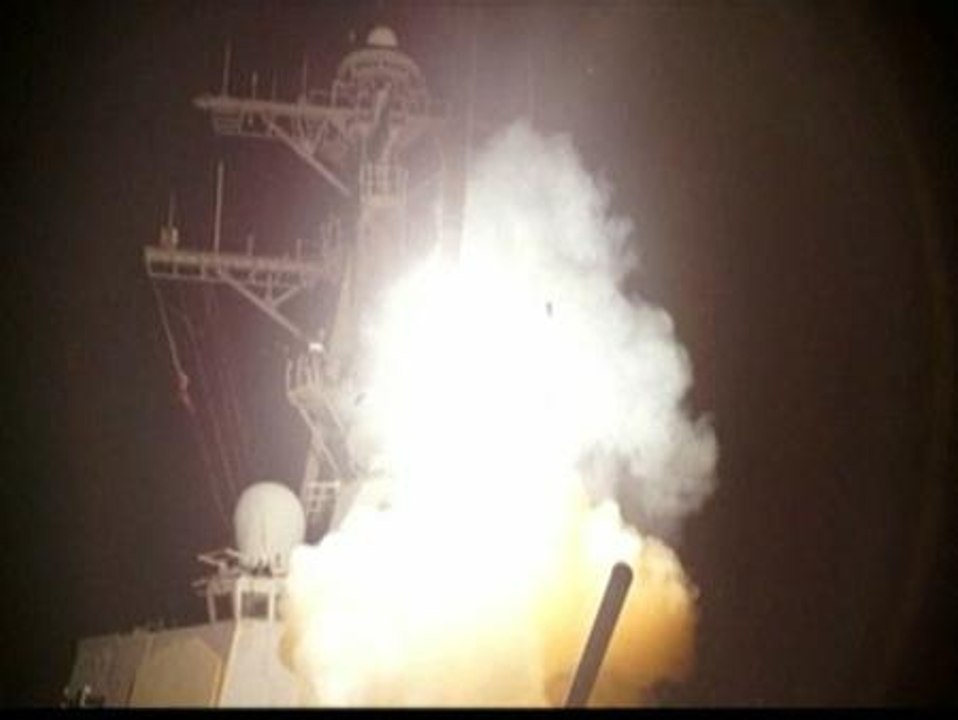 Primeras imágenes del ataque 'aliado' contra Gadafi