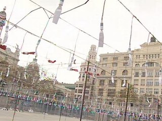 Una mujer dispara la mascletà del 8 de marzo