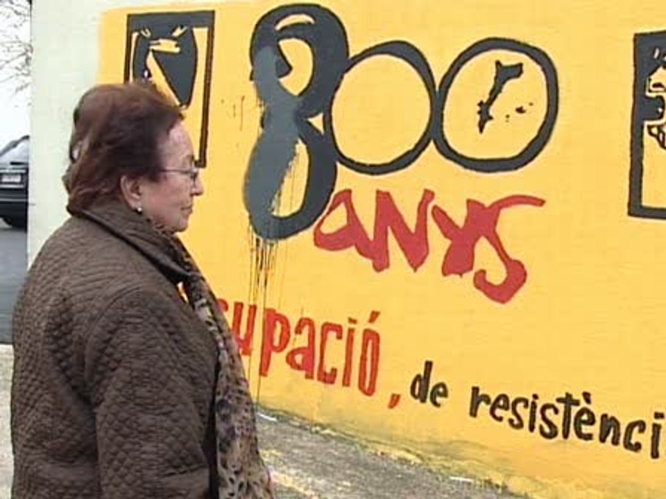 Pintan mural con la imagen del rey cabeza abajo