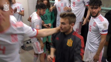La Celebración de la Selección Española Sub 17 tras pasar a la Euro