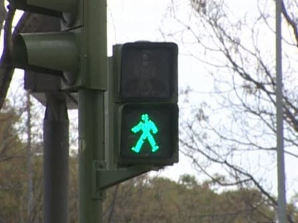 Pide señales sonoras en los semáforos