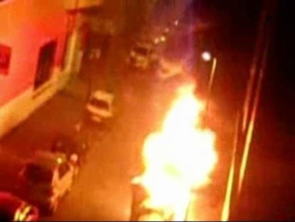 Hartos de la quema de contenedores