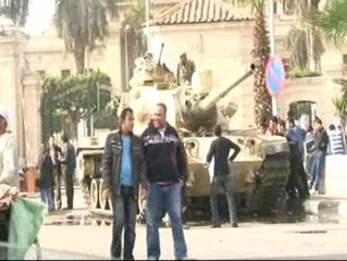 Los egipcios se saltan el toque de queda