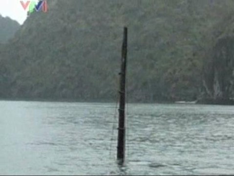 Mueren doce personas tras hundirse un barco turístico en Vietnam
