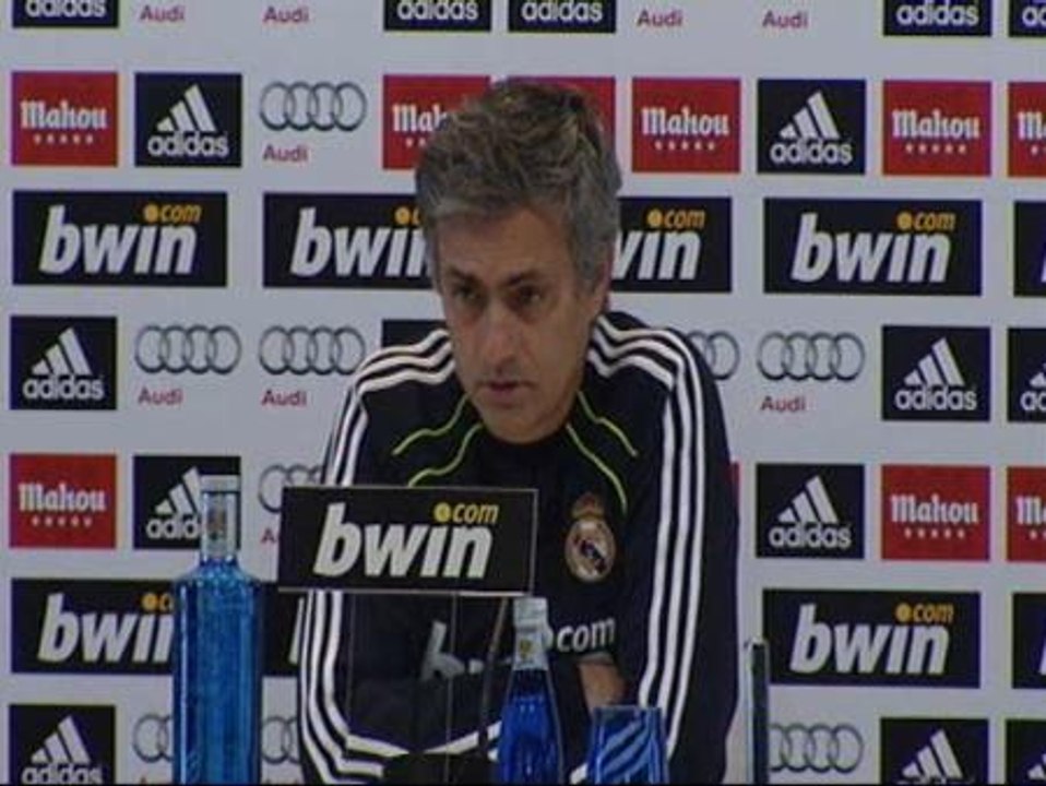 Mourinho: "No son los contratos los que obligan a la gente a estar, tenemos que estar todos contentos"