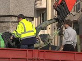 Retiran una estátua franquista en Barcelona