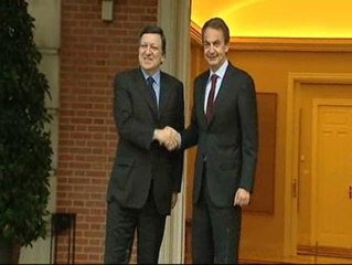 Zapatero y Barroso hablan de la posible salida del poder de Mubarak