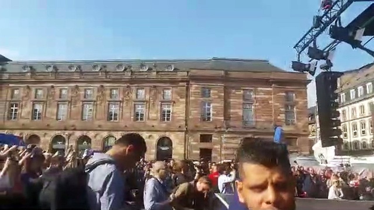 La présentation des joueurs par le speaker du Racing Club de Strasbourg