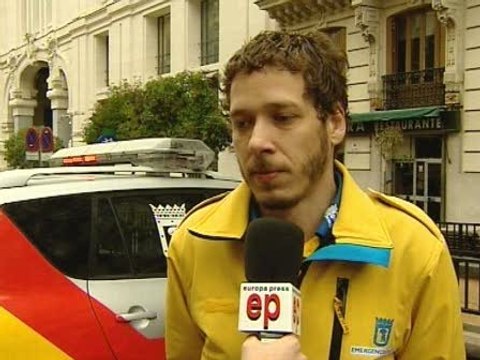 Una mujer da a luz en la calle