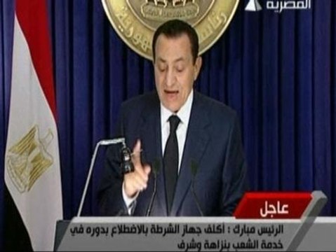 Mubarak ignora las protestas de su pueblo y se aferra al poder